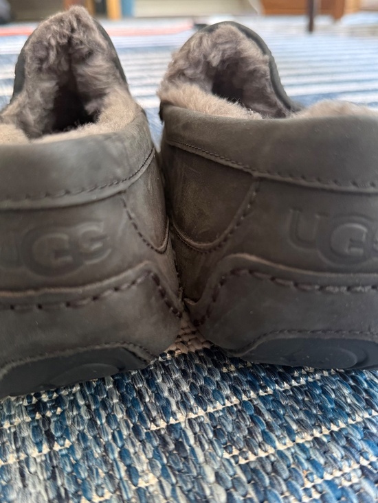 NWOB UGG Ascot Leather Moccasin Slipper Black Men\'s Size 10 EEE main image 5